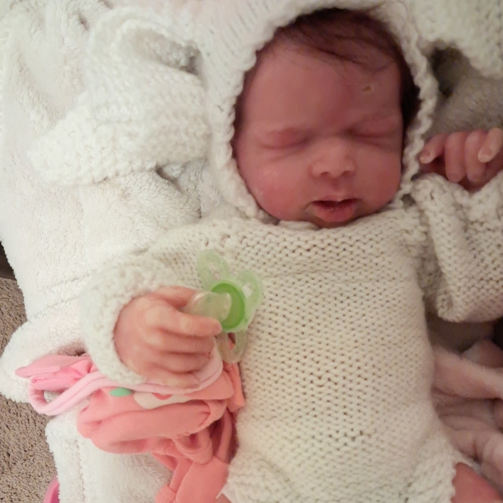Realistic marshmallow silicone baby girl doll - Picture 17 of 17